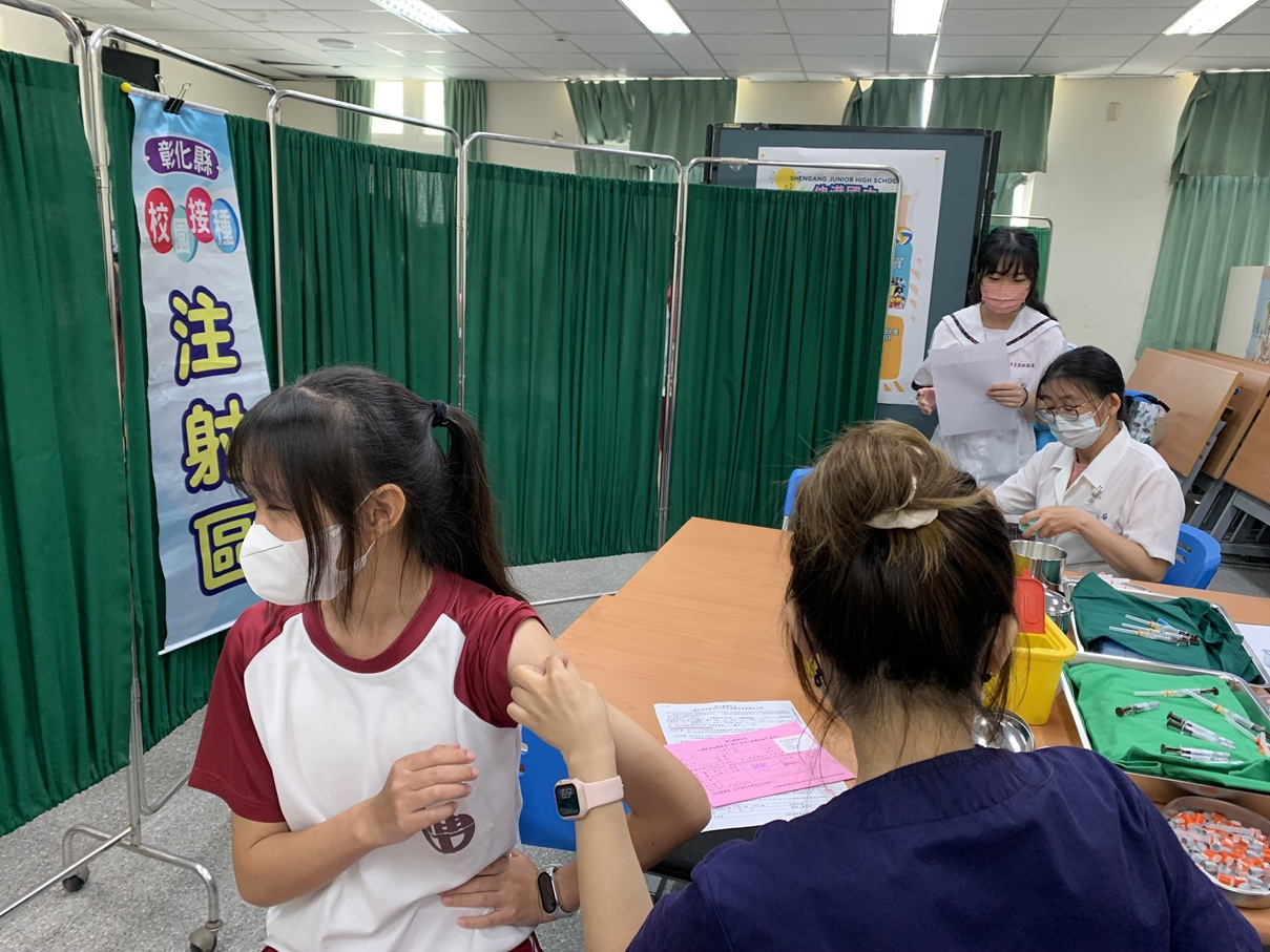 1150414伸港國中9HPV接種照片2