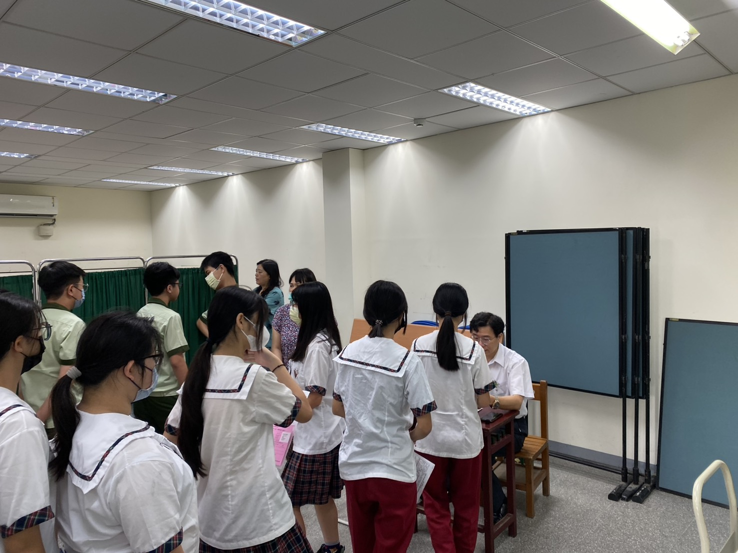 1150414伸港國中9HPV接種照片4